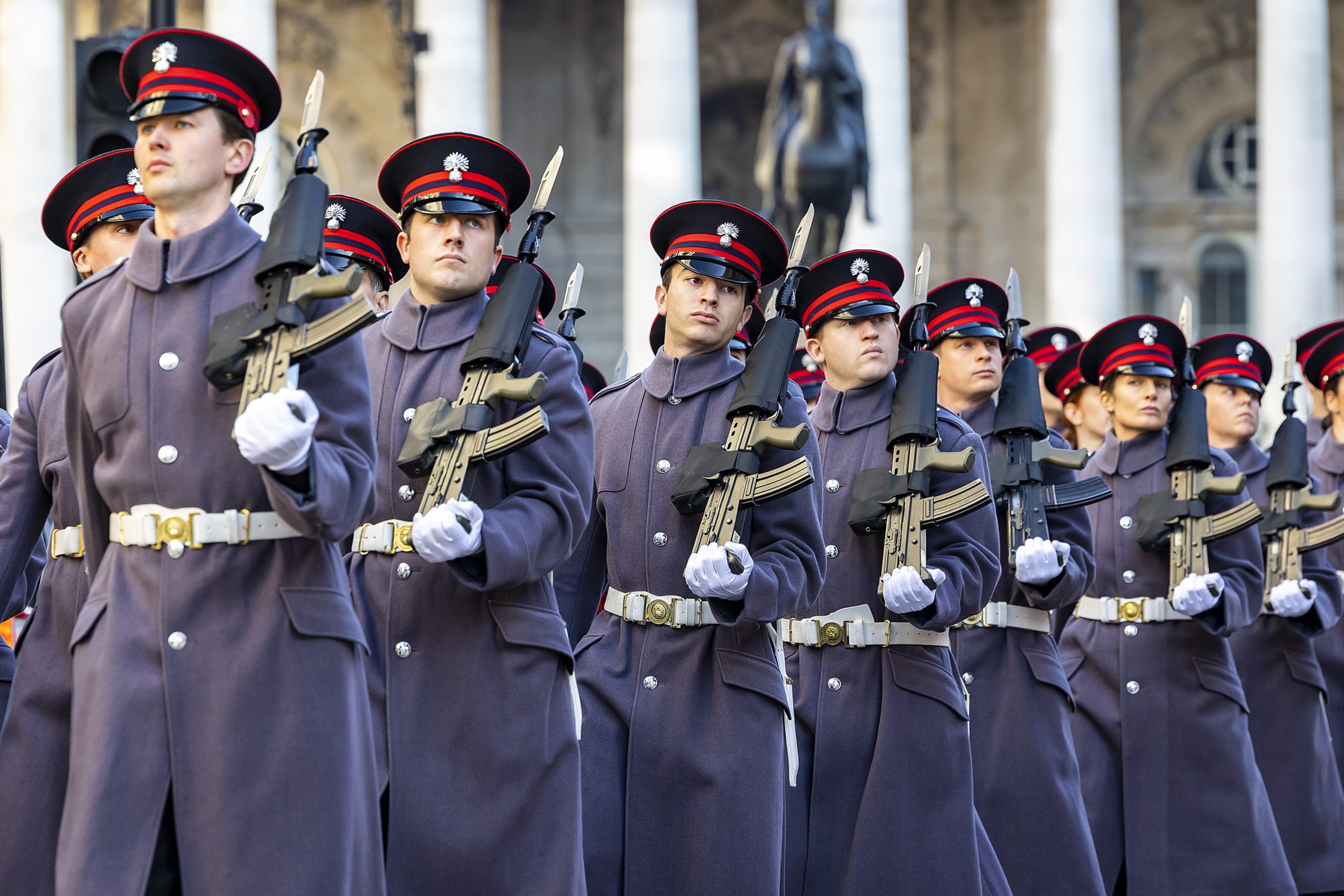 A few Reservists during the Lord Mayor's Show holding their rifles and saluting the Lord Mayor