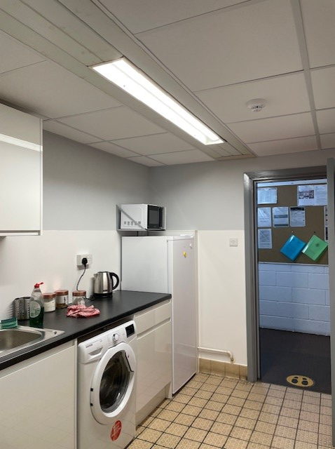 A photo of a kitchenette.